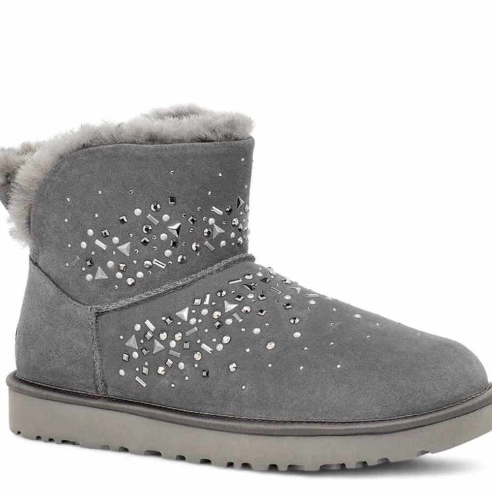 NWB UGG classic galaxy bling Mini bootie US sz 6, euro 37